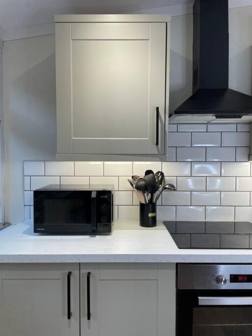 New Luxury For 2024 - Central Plymouth House - Sleeps 10 - Access To Plymouth Town - Close To The Barbican - Pets Welcome - Parking Available - By Luxe Living By Sophia Bagian luar foto
