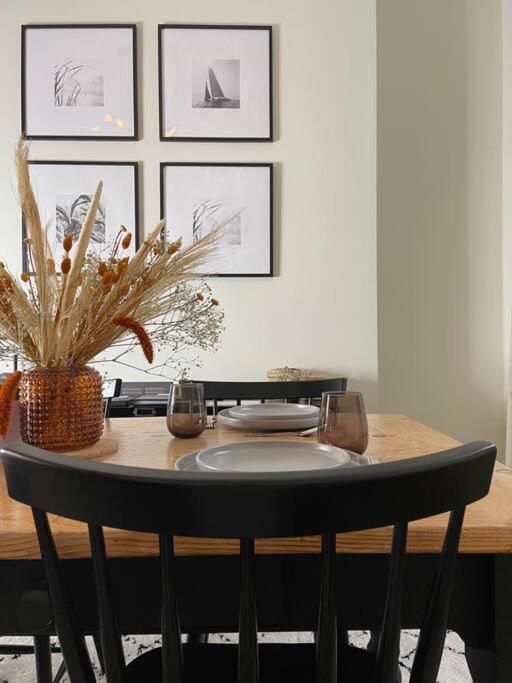 New Luxury For 2024 - Central Plymouth House - Sleeps 10 - Access To Plymouth Town - Close To The Barbican - Pets Welcome - Parking Available - By Luxe Living By Sophia Bagian luar foto