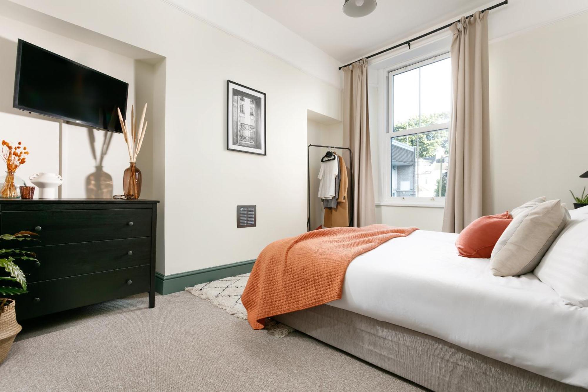 New Luxury For 2024 - Central Plymouth House - Sleeps 10 - Access To Plymouth Town - Close To The Barbican - Pets Welcome - Parking Available - By Luxe Living By Sophia Bagian luar foto