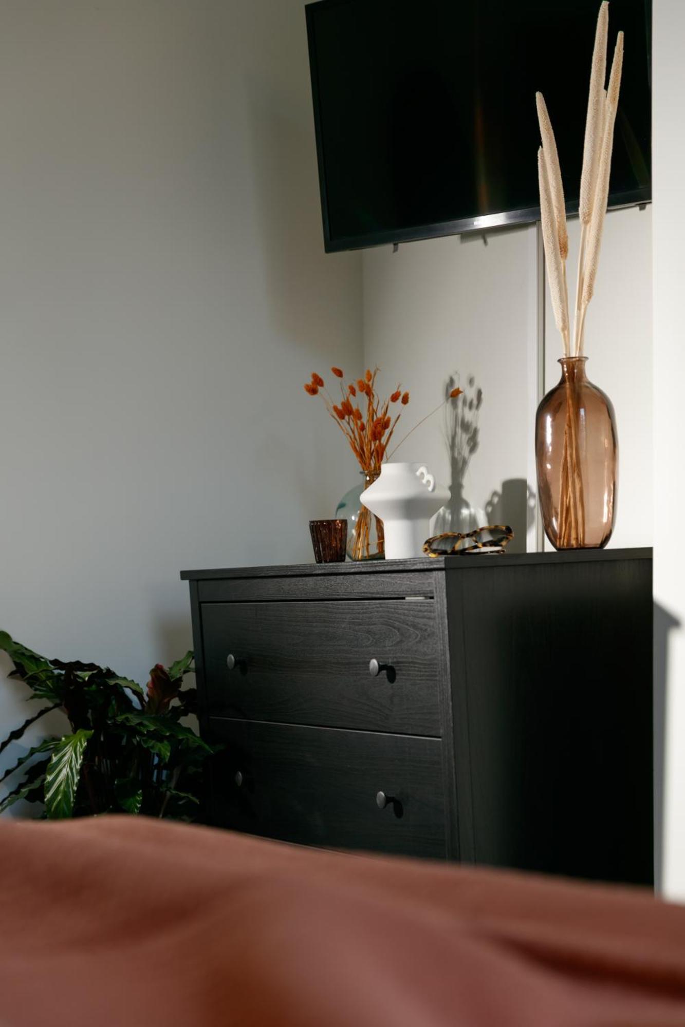 New Luxury For 2024 - Central Plymouth House - Sleeps 10 - Access To Plymouth Town - Close To The Barbican - Pets Welcome - Parking Available - By Luxe Living By Sophia Bagian luar foto