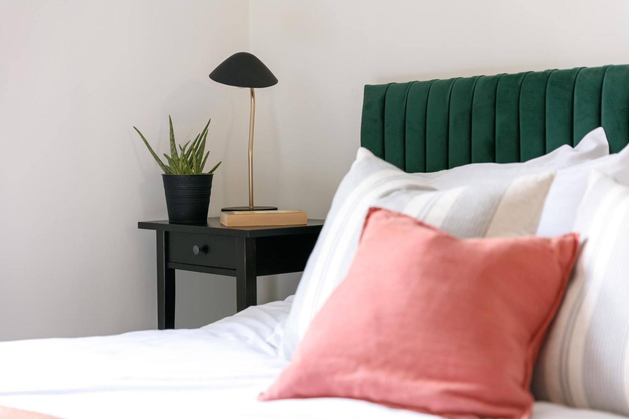 New Luxury For 2024 - Central Plymouth House - Sleeps 10 - Access To Plymouth Town - Close To The Barbican - Pets Welcome - Parking Available - By Luxe Living By Sophia Bagian luar foto