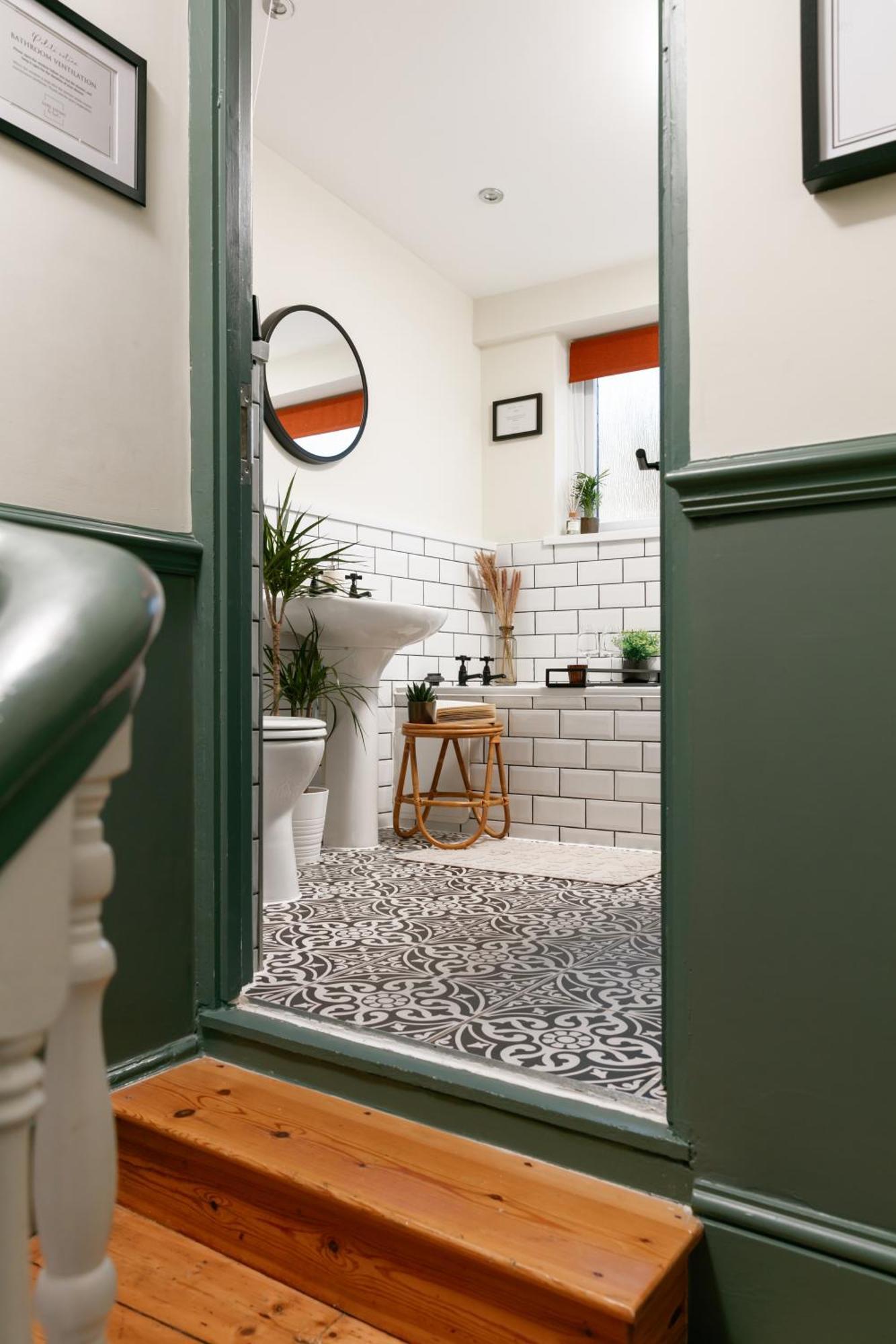 New Luxury For 2024 - Central Plymouth House - Sleeps 10 - Access To Plymouth Town - Close To The Barbican - Pets Welcome - Parking Available - By Luxe Living By Sophia Bagian luar foto