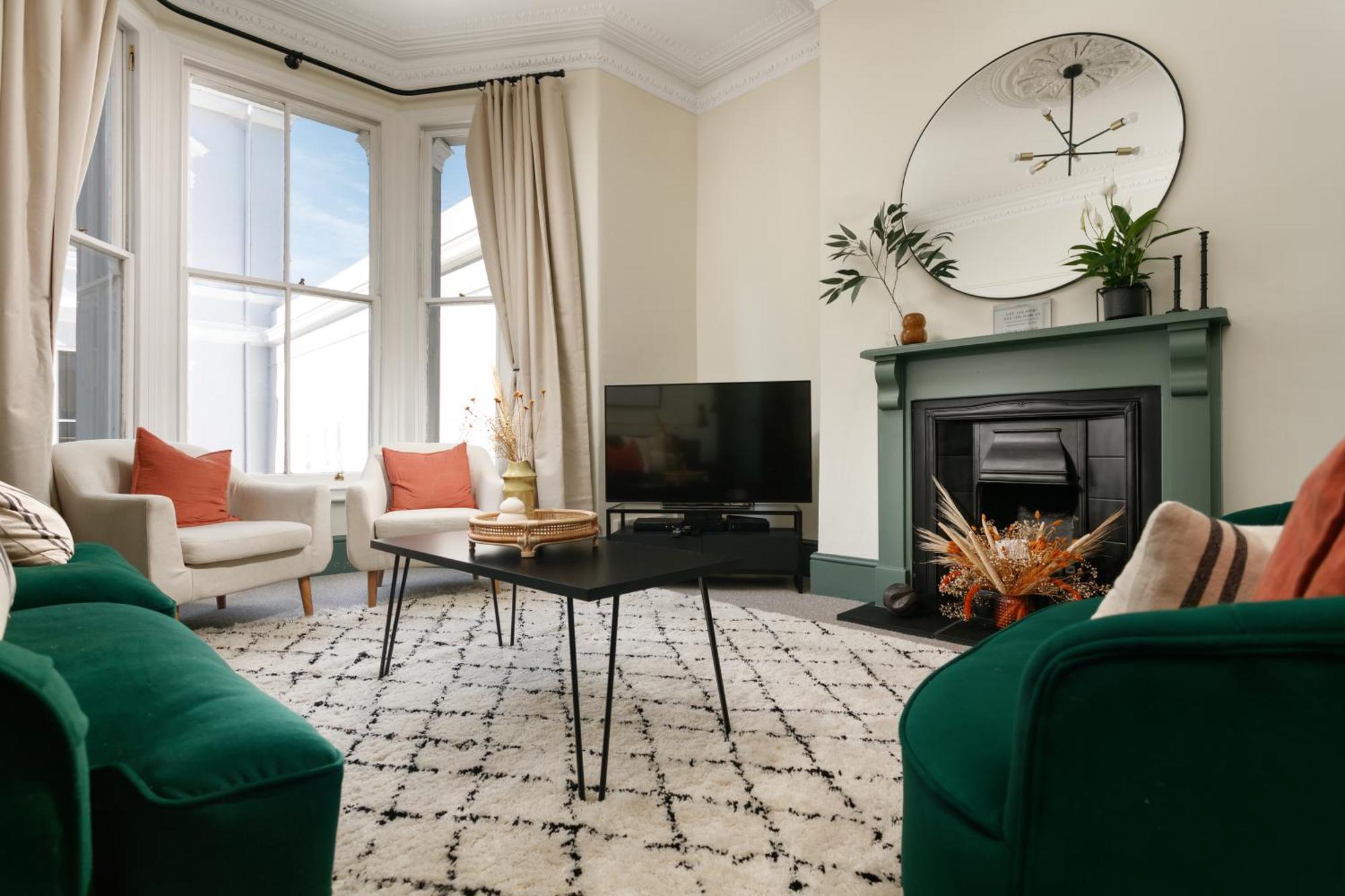 New Luxury For 2024 - Central Plymouth House - Sleeps 10 - Access To Plymouth Town - Close To The Barbican - Pets Welcome - Parking Available - By Luxe Living By Sophia Bagian luar foto