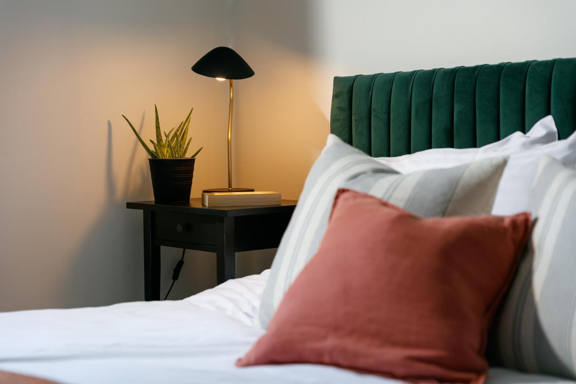 New Luxury For 2024 - Central Plymouth House - Sleeps 10 - Access To Plymouth Town - Close To The Barbican - Pets Welcome - Parking Available - By Luxe Living By Sophia Bagian luar foto