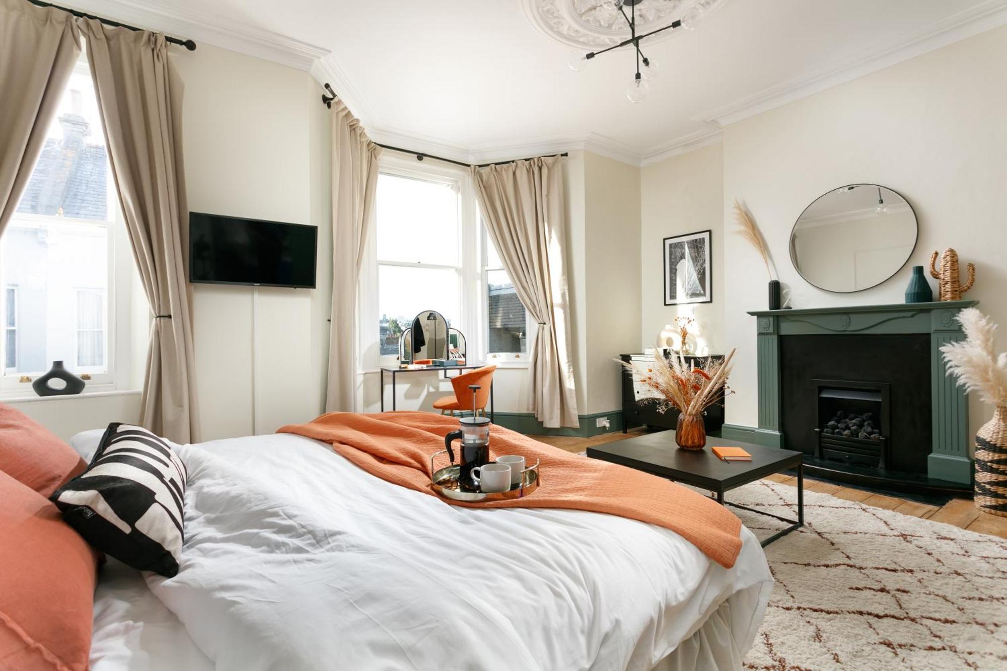 New Luxury For 2024 - Central Plymouth House - Sleeps 10 - Access To Plymouth Town - Close To The Barbican - Pets Welcome - Parking Available - By Luxe Living By Sophia Bagian luar foto